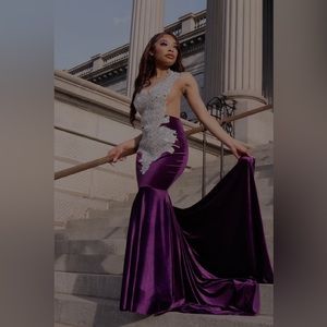 Hi I’m selling my prom dress! This beautiful dress was worn once.